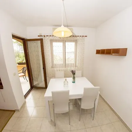 House Lucija Apartmán *